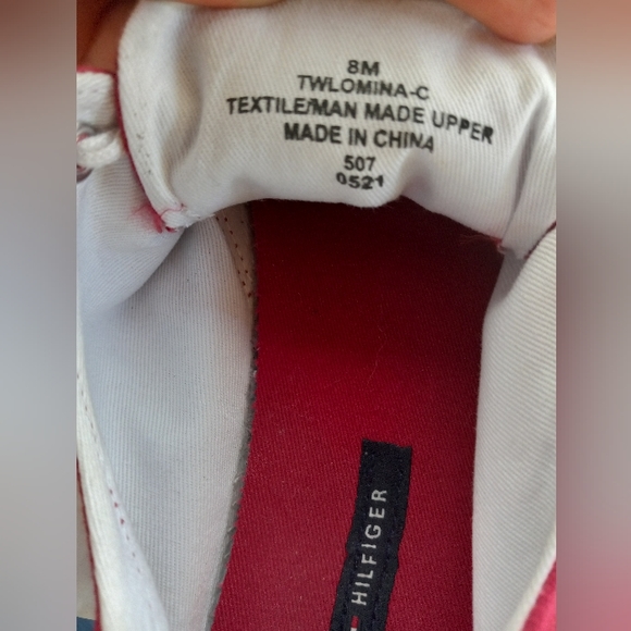 Tommy Hilfiger Sexy Red Fabric Activity Shoe. Size 8 - Picture 7 of 8